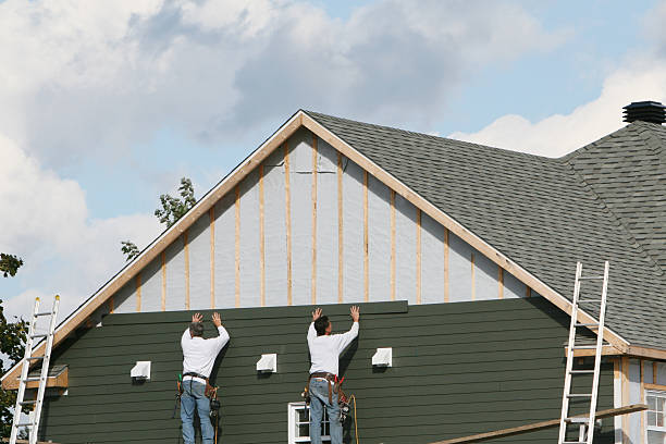 Professional Siding Contractor technician working in Raritan, NJ